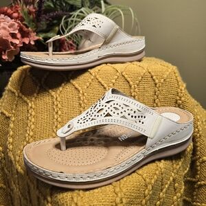 NWOT Comfy Sandals, size 40, White